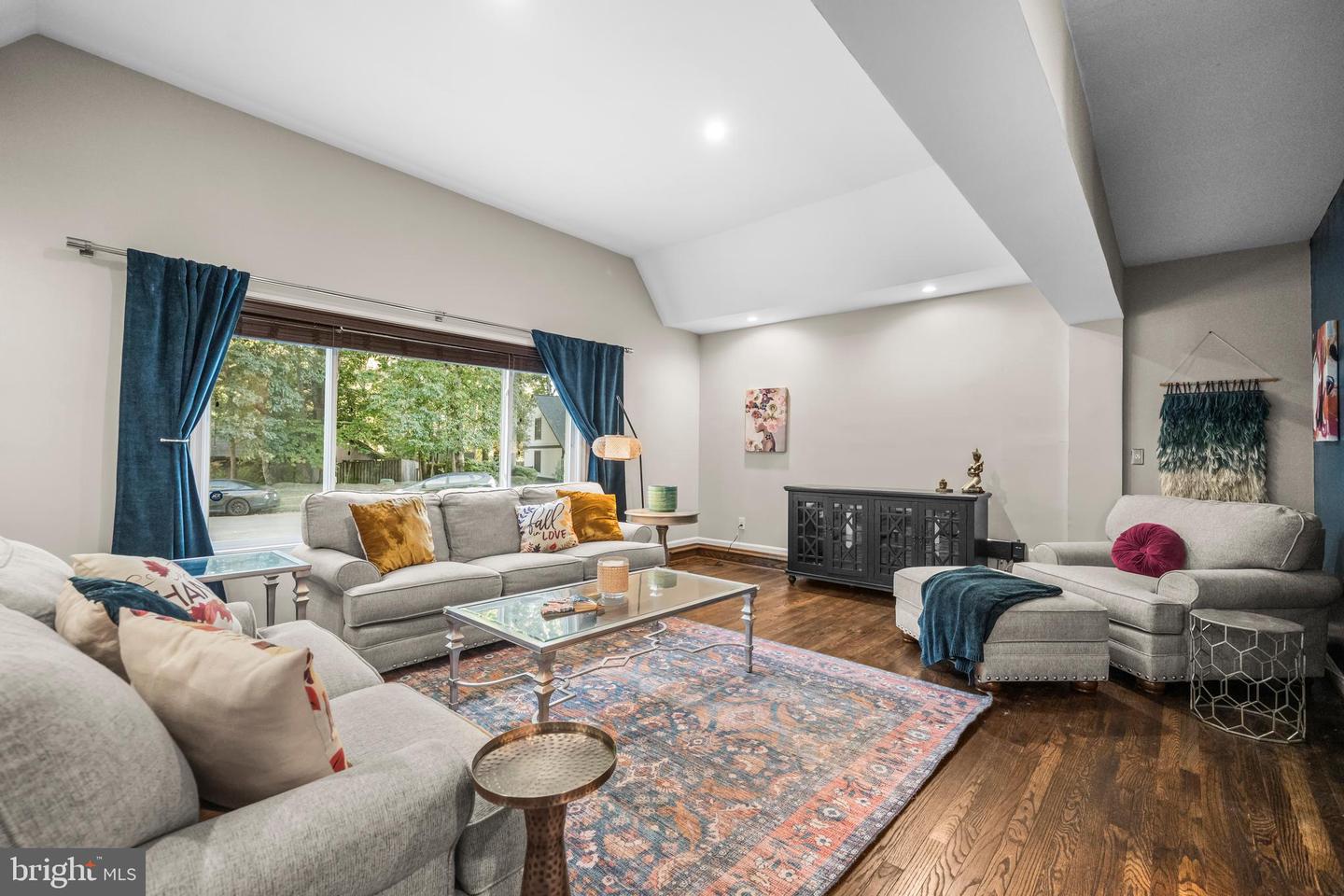 10402 HOLLYOAK PL, FAIRFAX, Virginia 22032, 4 Bedrooms Bedrooms, ,3 BathroomsBathrooms,Residential,For sale,10402 HOLLYOAK PL,VAFX2269278 MLS # VAFX2269278 10402 HOLLYOAK PL, FAIRFAX, Virginia 22032, 4 Bedrooms Bedrooms, ,3 BathroomsBathrooms,Residential,For sale,10402 HOLLYOAK PL,VAFX2269278 MLS # VAFX2269278