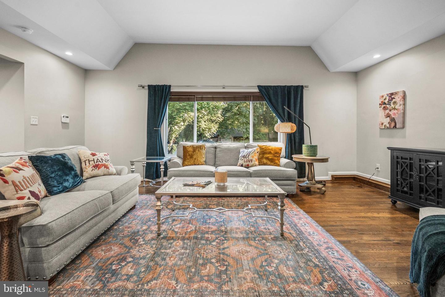 10402 HOLLYOAK PL, FAIRFAX, Virginia 22032, 4 Bedrooms Bedrooms, ,3 BathroomsBathrooms,Residential,For sale,10402 HOLLYOAK PL,VAFX2269278 MLS # VAFX2269278 10402 HOLLYOAK PL, FAIRFAX, Virginia 22032, 4 Bedrooms Bedrooms, ,3 BathroomsBathrooms,Residential,For sale,10402 HOLLYOAK PL,VAFX2269278 MLS # VAFX2269278