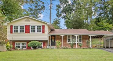 7222 WILLOW OAK PL, SPRINGFIELD, Virginia 22153, 4 Bedrooms Bedrooms, 7 Rooms Rooms,3 BathroomsBathrooms,Residential,For sale,7222 WILLOW OAK PL,VAFX2269958 MLS # VAFX2269958