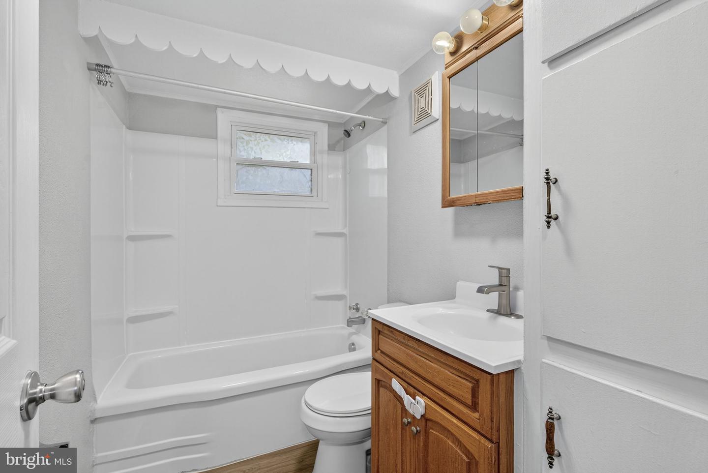 208 SHENANDOAH AVE, WINCHESTER, Virginia 22601, 3 Bedrooms Bedrooms, ,1 BathroomBathrooms,Residential,For sale,208 SHENANDOAH AVE,VAWI2009462 MLS # VAWI2009462 208 SHENANDOAH AVE, WINCHESTER, Virginia 22601, 3 Bedrooms Bedrooms, ,1 BathroomBathrooms,Residential,For sale,208 SHENANDOAH AVE,VAWI2009462 MLS # VAWI2009462