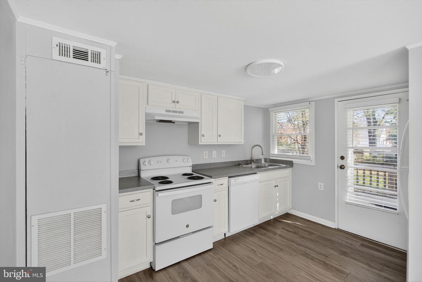 208 SHENANDOAH AVE, WINCHESTER, Virginia 22601, 3 Bedrooms Bedrooms, ,1 BathroomBathrooms,Residential,For sale,208 SHENANDOAH AVE,VAWI2009462 MLS # VAWI2009462 208 SHENANDOAH AVE, WINCHESTER, Virginia 22601, 3 Bedrooms Bedrooms, ,1 BathroomBathrooms,Residential,For sale,208 SHENANDOAH AVE,VAWI2009462 MLS # VAWI2009462