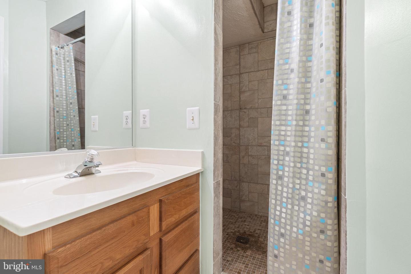 5710 RHODE ISLAND DR, WOODBRIDGE, Virginia 22193, 4 Bedrooms Bedrooms, ,3 BathroomsBathrooms,Residential,For sale,5710 RHODE ISLAND DR,VAPW2105376 MLS # VAPW2105376