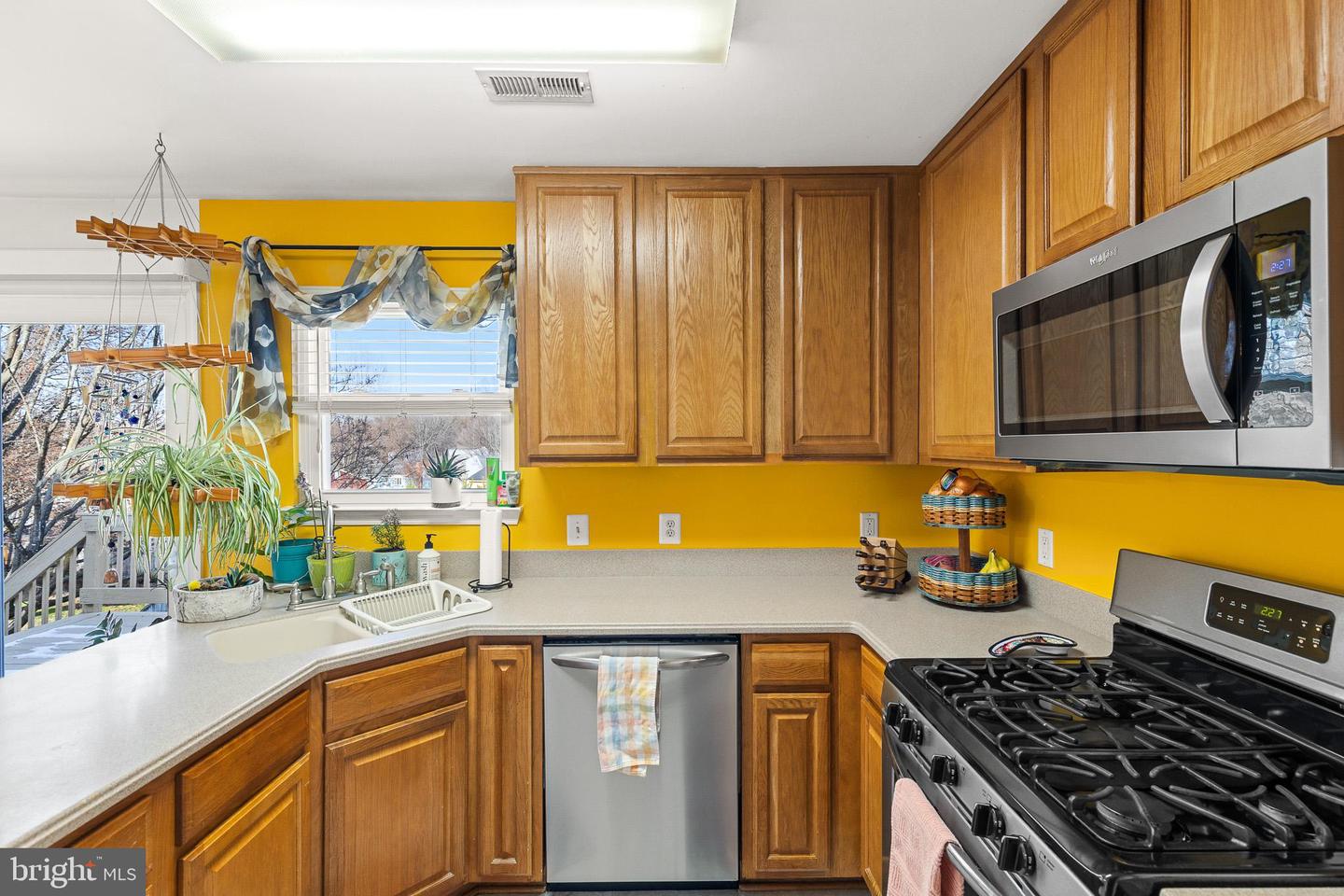 5710 RHODE ISLAND DR, WOODBRIDGE, Virginia 22193, 4 Bedrooms Bedrooms, ,3 BathroomsBathrooms,Residential,For sale,5710 RHODE ISLAND DR,VAPW2105376 MLS # VAPW2105376