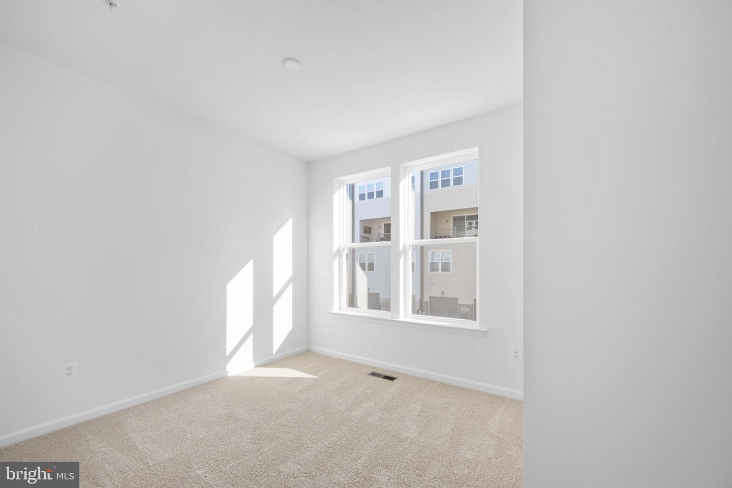 2536 NEABSCO COMMON PL, WOODBRIDGE, Virginia 22191, 2 Bedrooms Bedrooms, ,2 BathroomsBathrooms,Residential,For sale,2536 NEABSCO COMMON PL,VAPW2108664 MLS # VAPW2108664