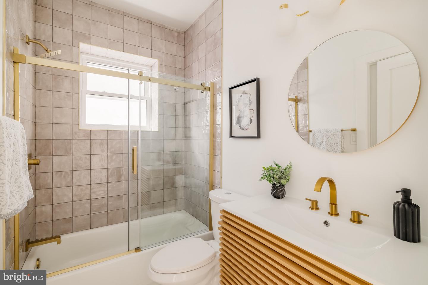 932 FRENCH ST NW, WASHINGTON, District Of Columbia 20001, 4 Bedrooms Bedrooms, ,3 BathroomsBathrooms,Residential,For sale,932 FRENCH ST NW,DCDC2234072 MLS # DCDC2234072