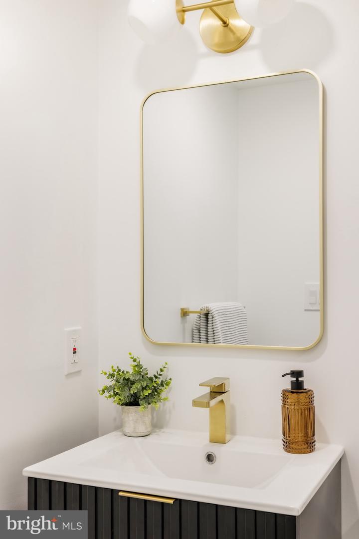 932 FRENCH ST NW, WASHINGTON, District Of Columbia 20001, 4 Bedrooms Bedrooms, ,3 BathroomsBathrooms,Residential,For sale,932 FRENCH ST NW,DCDC2234072 MLS # DCDC2234072