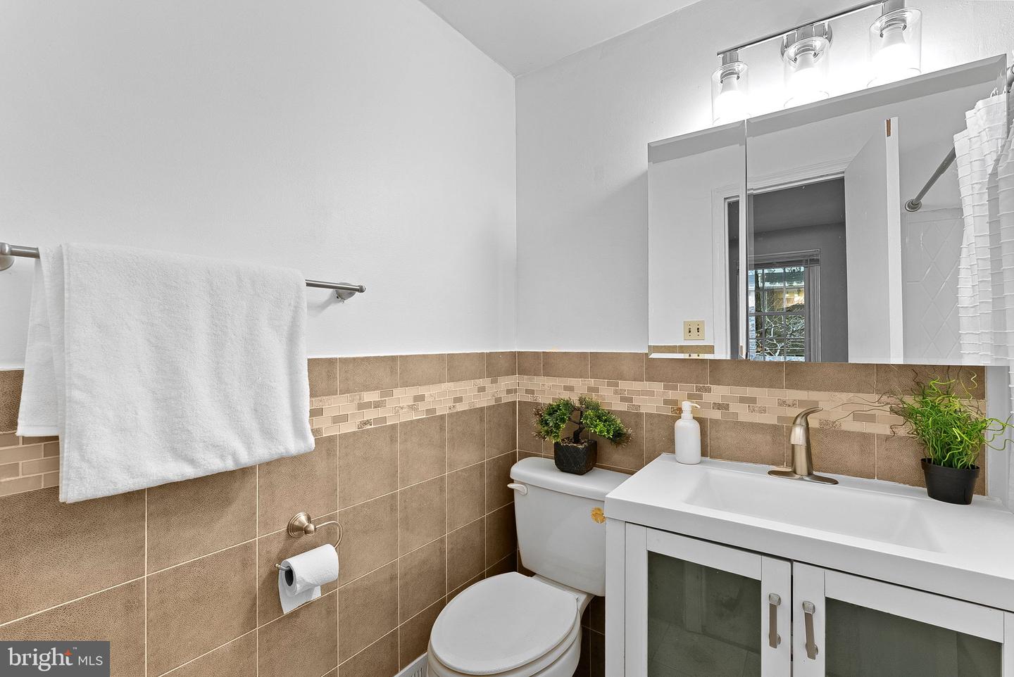 1404 MILBANK RD, WOODBRIDGE, Virginia 22191, 4 Bedrooms Bedrooms, ,3 BathroomsBathrooms,Residential,For sale,1404 MILBANK RD,VAPW2108746 MLS # VAPW2108746