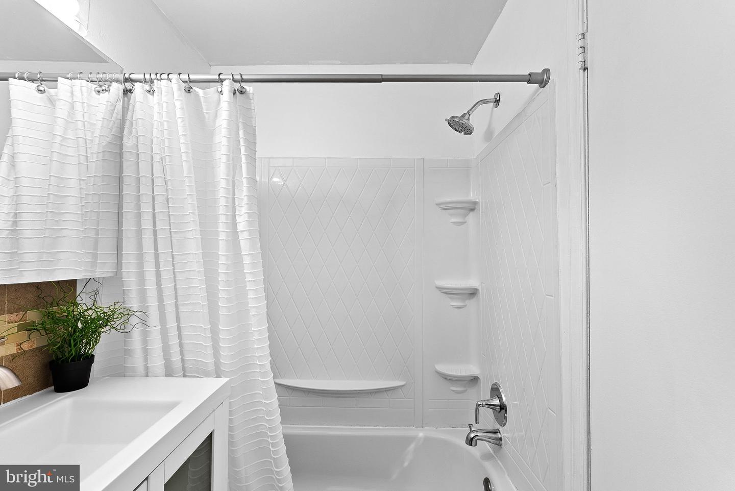 1404 MILBANK RD, WOODBRIDGE, Virginia 22191, 4 Bedrooms Bedrooms, ,3 BathroomsBathrooms,Residential,For sale,1404 MILBANK RD,VAPW2108746 MLS # VAPW2108746