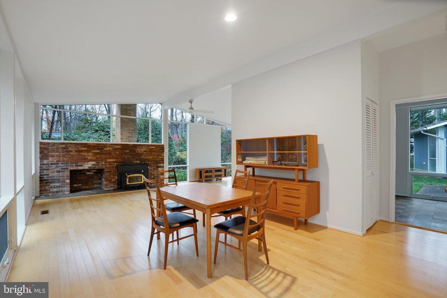 2406 BRENTWOOD PL, ALEXANDRIA, Virginia 22306, 3 Bedrooms Bedrooms, ,2 BathroomsBathrooms,Residential,For sale,2406 BRENTWOOD PL,VAFX2281820 MLS # VAFX2281820 2406 BRENTWOOD PL, ALEXANDRIA, Virginia 22306, 3 Bedrooms Bedrooms, ,2 BathroomsBathrooms,Residential,For sale,2406 BRENTWOOD PL,VAFX2281820 MLS # VAFX2281820