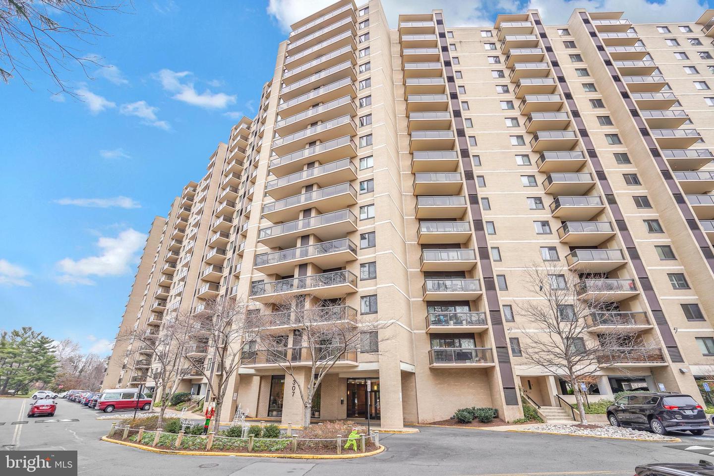 307 YOAKUM PKWY #609, ALEXANDRIA, Virginia 22304, 2 Bedrooms Bedrooms, ,2 BathroomsBathrooms,Residential,For sale,307 YOAKUM PKWY #609,VAAX2052284 MLS # VAAX2052284