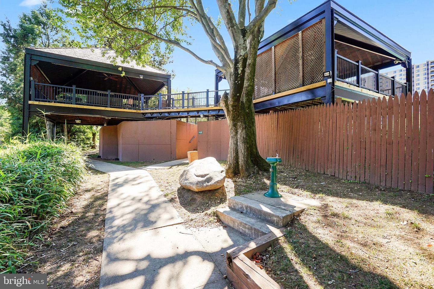 307 YOAKUM PKWY #609, ALEXANDRIA, Virginia 22304, 2 Bedrooms Bedrooms, ,2 BathroomsBathrooms,Residential,For sale,307 YOAKUM PKWY #609,VAAX2052284 MLS # VAAX2052284