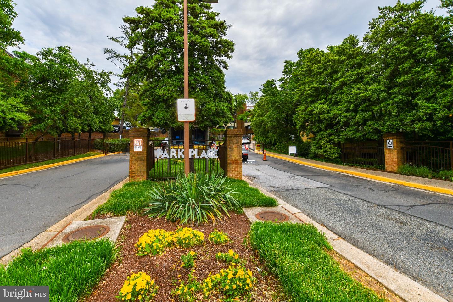 49 HAWTHORNE CT NE, WASHINGTON, District Of Columbia 20017, 2 Bedrooms Bedrooms, ,1 BathroomBathrooms,Residential,For sale,49 HAWTHORNE CT NE,DCDC2234254 MLS # DCDC2234254