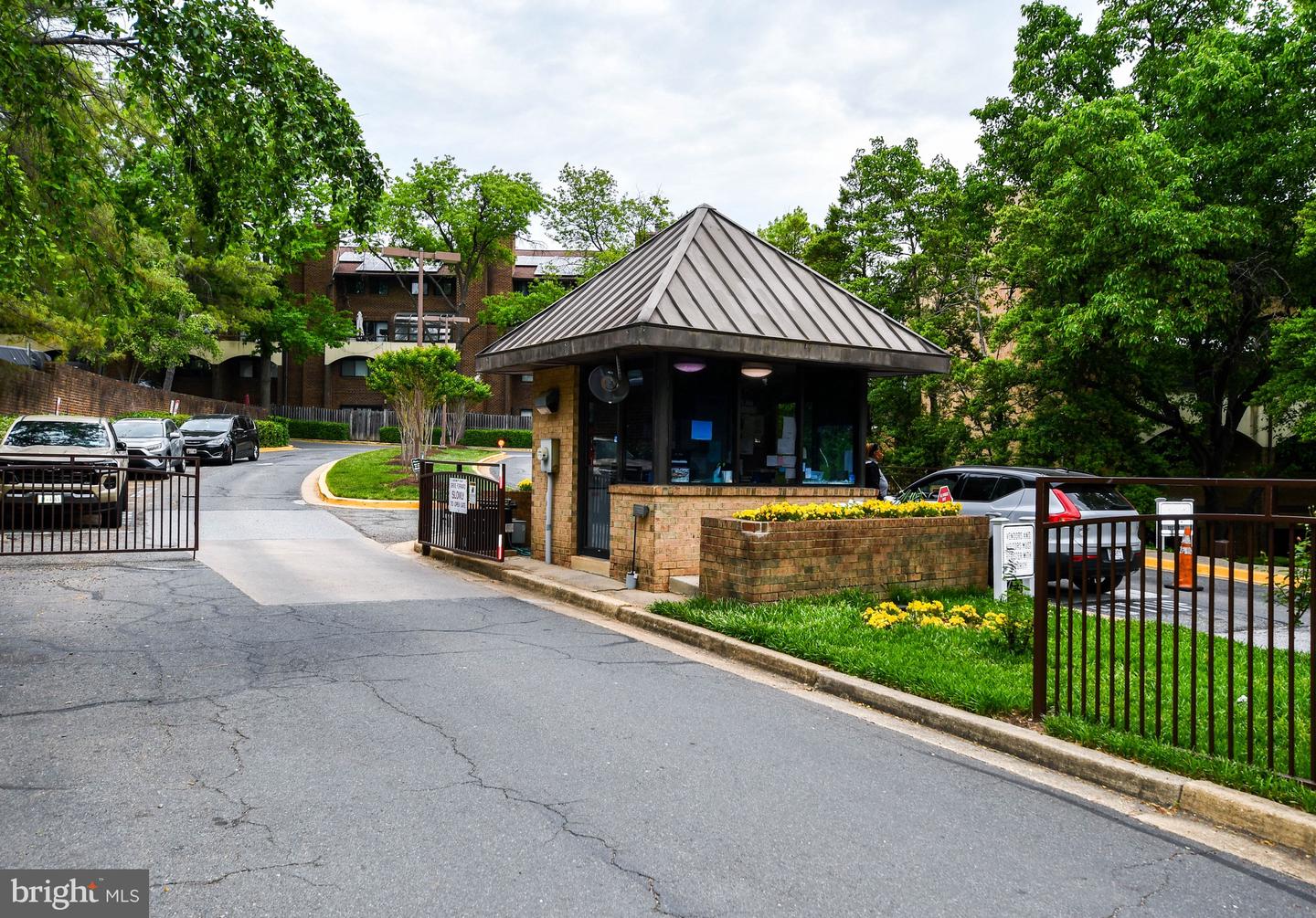 49 HAWTHORNE CT NE, WASHINGTON, District Of Columbia 20017, 2 Bedrooms Bedrooms, ,1 BathroomBathrooms,Residential,For sale,49 HAWTHORNE CT NE,DCDC2234254 MLS # DCDC2234254