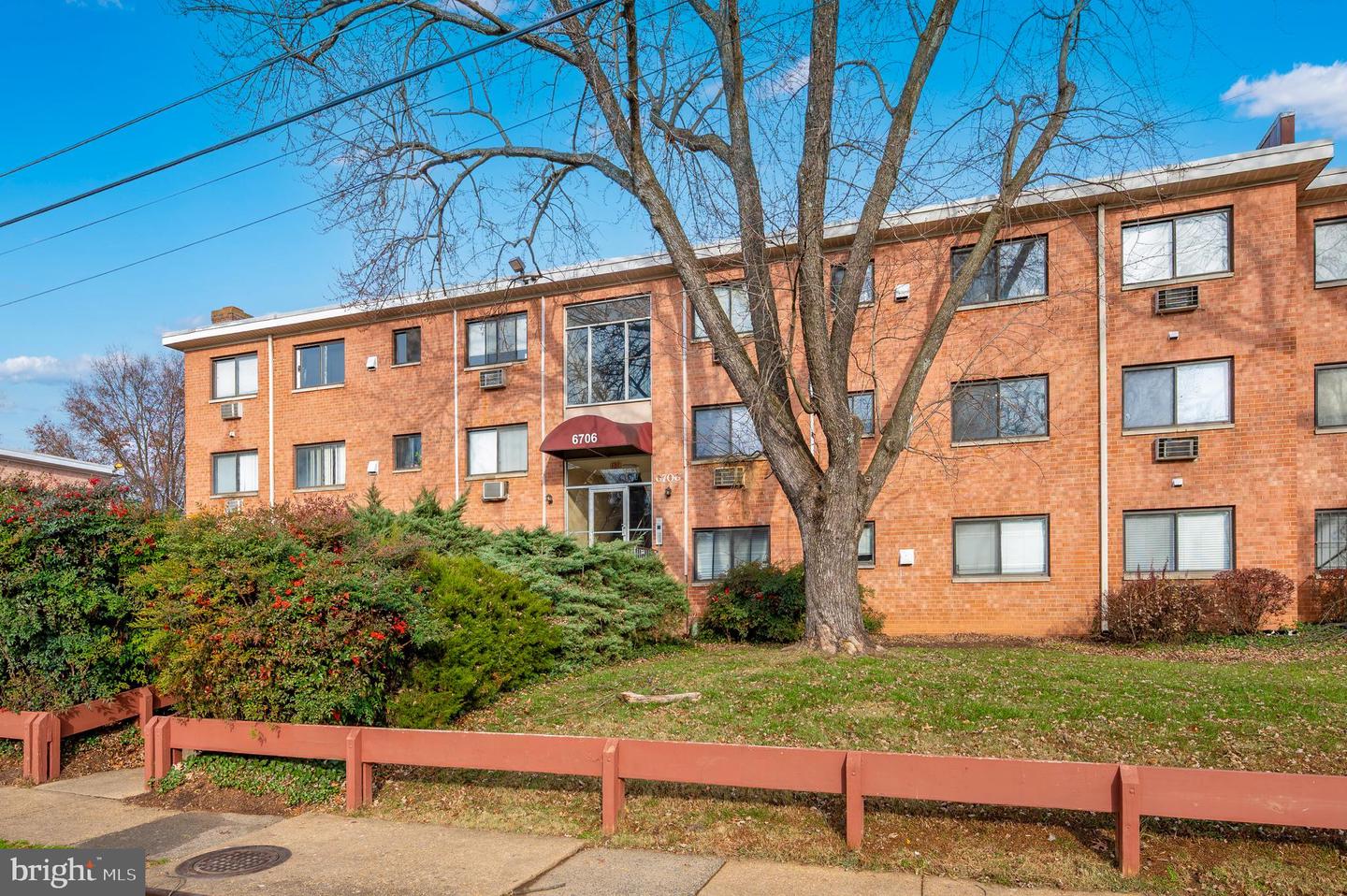 6706 JAMES LEE ST #350, FALLS CHURCH, Virginia 22042, 2 Bedrooms Bedrooms, ,1 BathroomBathrooms,Residential,For sale,6706 JAMES LEE ST #350,VAFX2281710 MLS # VAFX2281710 6706 JAMES LEE ST #350, FALLS CHURCH, Virginia 22042, 2 Bedrooms Bedrooms, ,1 BathroomBathrooms,Residential,For sale,6706 JAMES LEE ST #350,VAFX2281710 MLS # VAFX2281710