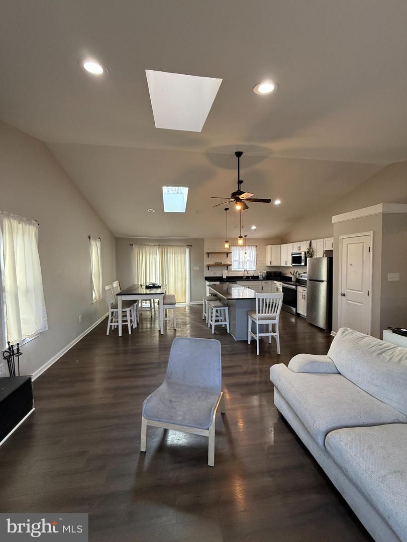 1220 LAKEVIEW DR, CROSS JUNCTION, Virginia 22625, 5 Bedrooms Bedrooms, ,2 BathroomsBathrooms,Residential,For sale,1220 LAKEVIEW DR,VAFV2038364 MLS # VAFV2038364