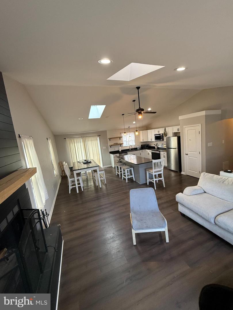 1220 LAKEVIEW DR, CROSS JUNCTION, Virginia 22625, 5 Bedrooms Bedrooms, ,2 BathroomsBathrooms,Residential,For sale,1220 LAKEVIEW DR,VAFV2038364 MLS # VAFV2038364