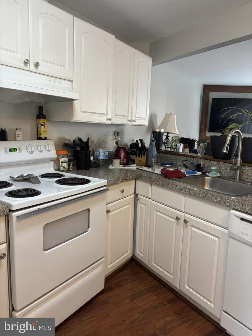 11186 SILENTWOOD LN, RESTON, Virginia 20191, 2 Bedrooms Bedrooms, 7 Rooms Rooms,2 BathroomsBathrooms,Residential,For sale,11186 SILENTWOOD LN,VAFX2281924 MLS # VAFX2281924 11186 SILENTWOOD LN, RESTON, Virginia 20191, 2 Bedrooms Bedrooms, 7 Rooms Rooms,2 BathroomsBathrooms,Residential,For sale,11186 SILENTWOOD LN,VAFX2281924 MLS # VAFX2281924