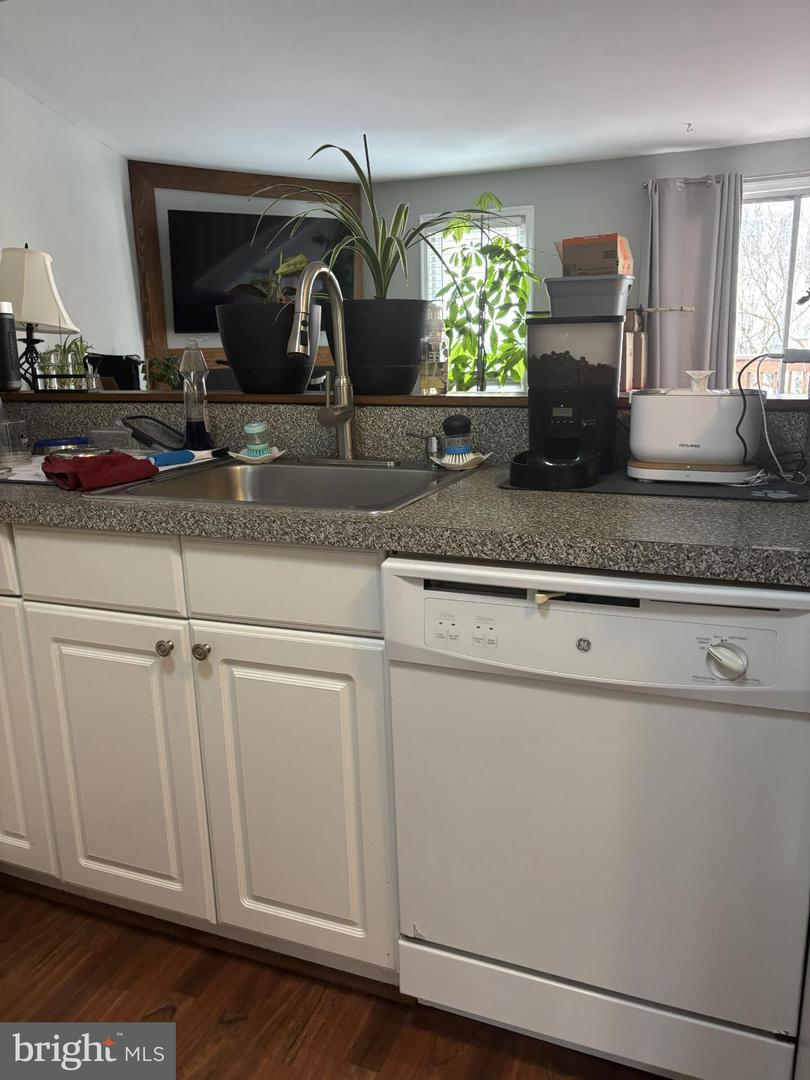 11186 SILENTWOOD LN, RESTON, Virginia 20191, 2 Bedrooms Bedrooms, 7 Rooms Rooms,2 BathroomsBathrooms,Residential,For sale,11186 SILENTWOOD LN,VAFX2281924 MLS # VAFX2281924 11186 SILENTWOOD LN, RESTON, Virginia 20191, 2 Bedrooms Bedrooms, 7 Rooms Rooms,2 BathroomsBathrooms,Residential,For sale,11186 SILENTWOOD LN,VAFX2281924 MLS # VAFX2281924