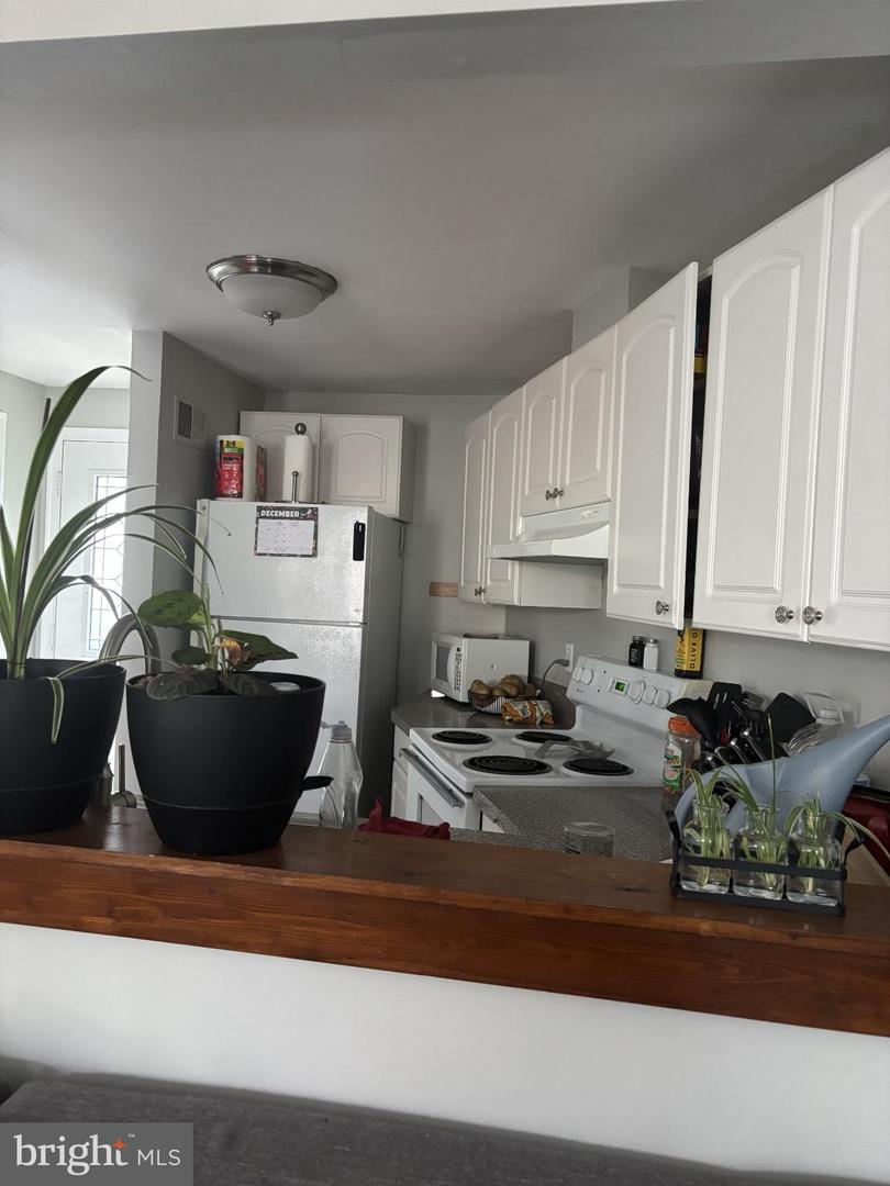 11186 SILENTWOOD LN, RESTON, Virginia 20191, 2 Bedrooms Bedrooms, 7 Rooms Rooms,2 BathroomsBathrooms,Residential,For sale,11186 SILENTWOOD LN,VAFX2281924 MLS # VAFX2281924 11186 SILENTWOOD LN, RESTON, Virginia 20191, 2 Bedrooms Bedrooms, 7 Rooms Rooms,2 BathroomsBathrooms,Residential,For sale,11186 SILENTWOOD LN,VAFX2281924 MLS # VAFX2281924