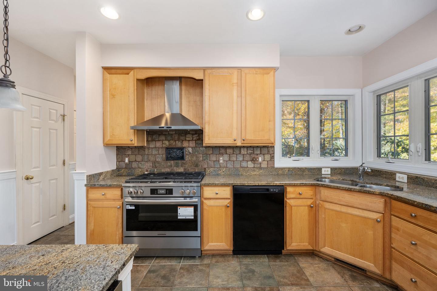 231 KIMBERWICK LN, STAFFORD, Virginia 22556, 6 Bedrooms Bedrooms, ,4 BathroomsBathrooms,Residential,For sale,231 KIMBERWICK LN,VAST2044632 MLS # VAST2044632