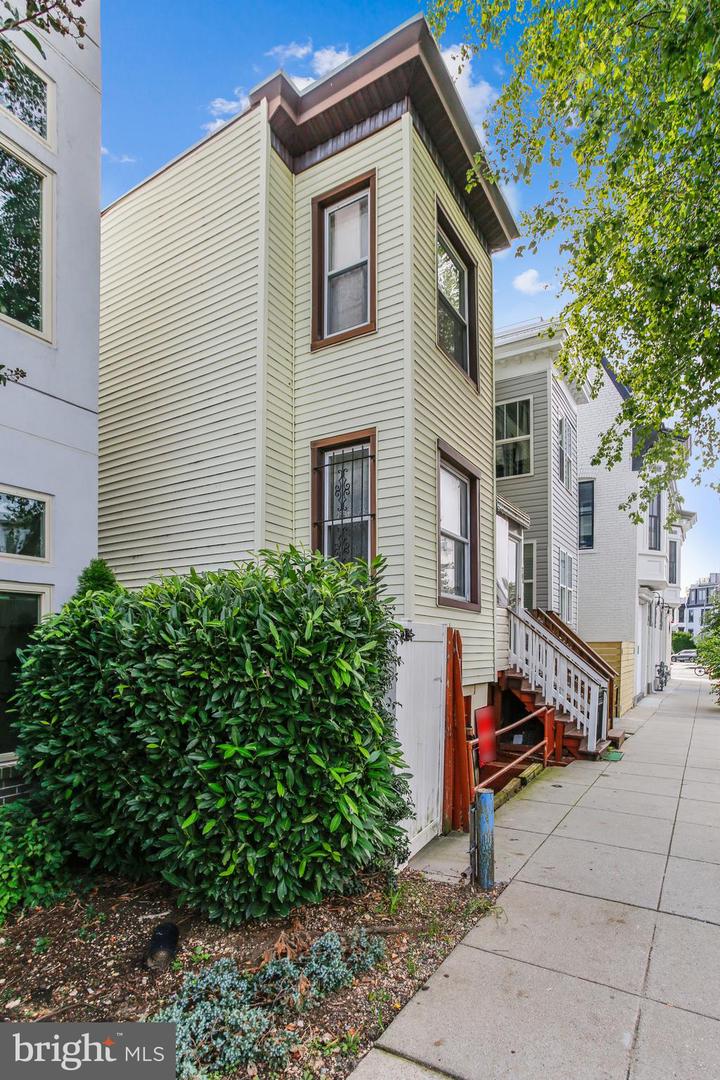 764 PARK RD NW, WASHINGTON, District Of Columbia 20010, 3 Bedrooms Bedrooms, ,2 BathroomsBathrooms,Residential,For sale,764 PARK RD NW,DCDC2234302 MLS # DCDC2234302