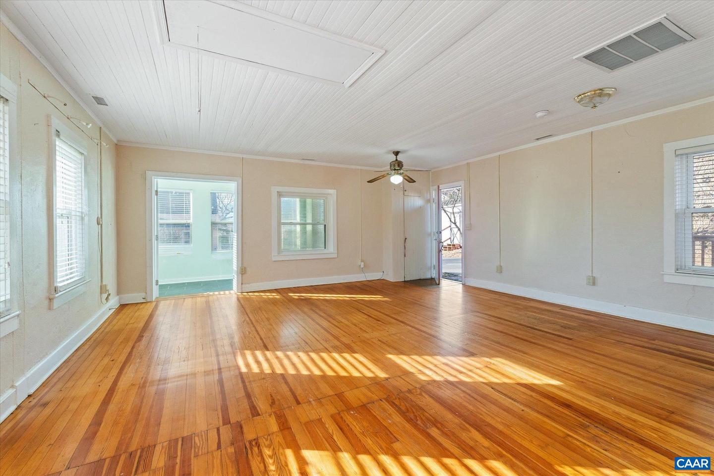 989 & 991 CROZET AVE, CROZET, Virginia 22932, 2 Bedrooms Bedrooms, ,3 BathroomsBathrooms,Residential,For sale,989 & 991 CROZET AVE,671724 MLS # 671724 989 & 991 CROZET AVE, CROZET, Virginia 22932, 2 Bedrooms Bedrooms, ,3 BathroomsBathrooms,Residential,For sale,989 & 991 CROZET AVE,671724 MLS # 671724