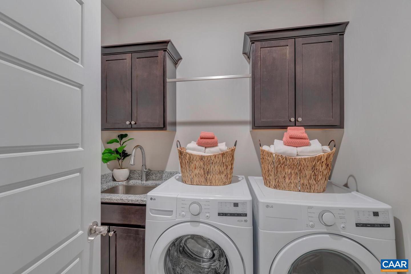 17 STEEP ROCK PL #B, CHARLOTTESVILLE, Virginia 22911, 3 Bedrooms Bedrooms, ,2 BathroomsBathrooms,Residential,For sale,17 STEEP ROCK PL #B,671731 MLS # 671731