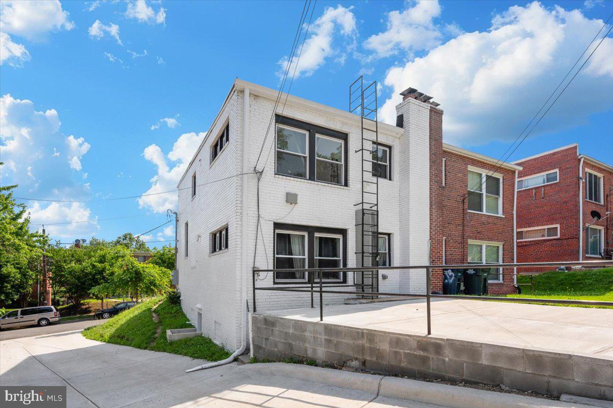 211 WEBSTER ST NE, WASHINGTON, District Of Columbia 20011, 6 Bedrooms Bedrooms, ,4 BathroomsBathrooms,Residential,For sale,211 WEBSTER ST NE,DCDC2234370 MLS # DCDC2234370