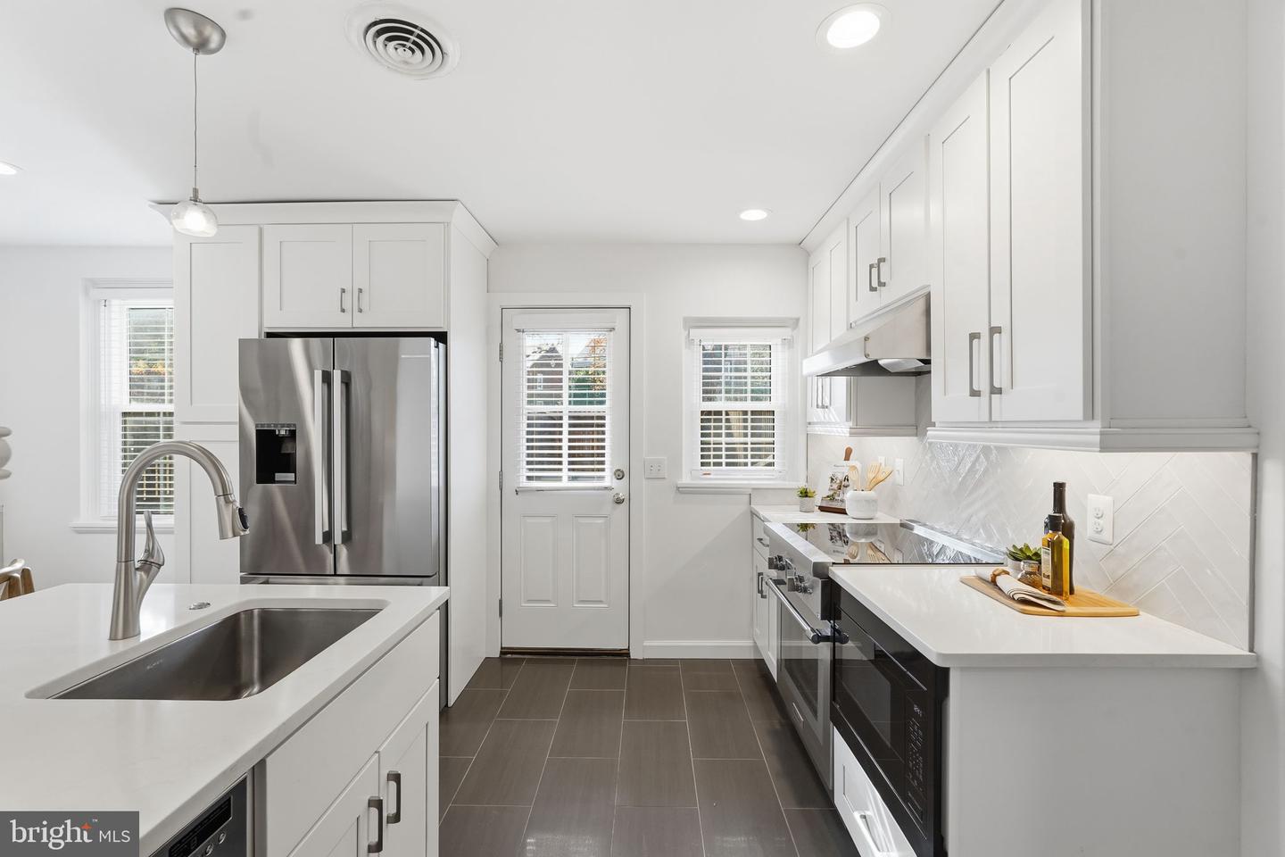 4600 30TH RD S, ARLINGTON, Virginia 22206, 3 Bedrooms Bedrooms, ,2 BathroomsBathrooms,Residential,For sale,4600 30TH RD S,VAAR2066762 MLS # VAAR2066762 4600 30TH RD S, ARLINGTON, Virginia 22206, 3 Bedrooms Bedrooms, ,2 BathroomsBathrooms,Residential,For sale,4600 30TH RD S,VAAR2066762 MLS # VAAR2066762