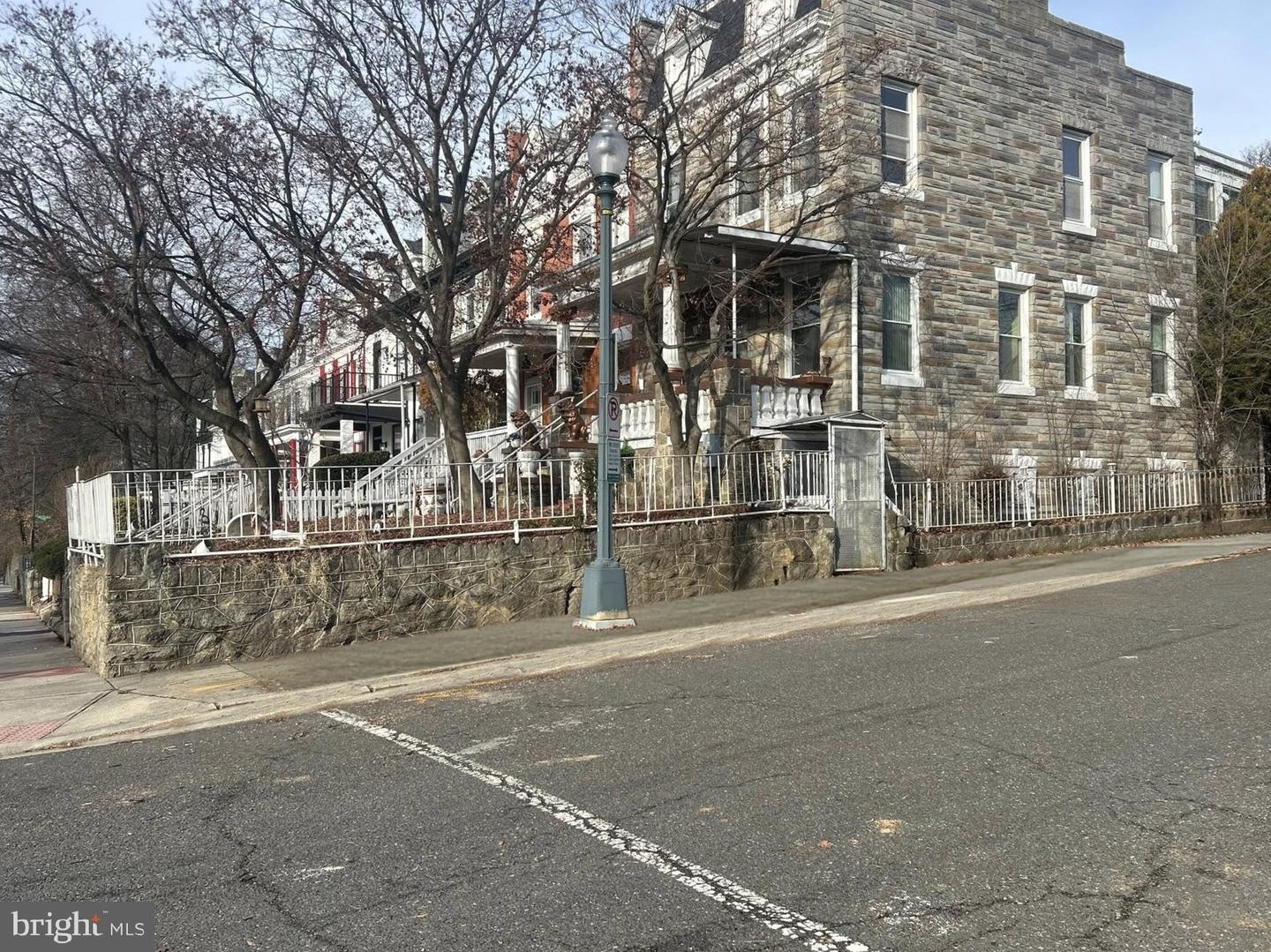 118 V ST NE, WASHINGTON, District Of Columbia 20002, 4 Bedrooms Bedrooms, ,2 BathroomsBathrooms,Residential,For sale,118 V ST NE,DCDC2234396 MLS # DCDC2234396