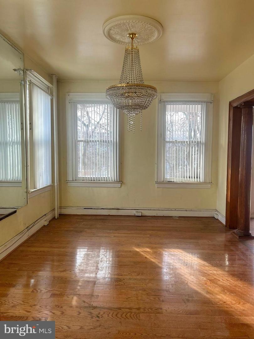 118 V ST NE, WASHINGTON, District Of Columbia 20002, 4 Bedrooms Bedrooms, ,2 BathroomsBathrooms,Residential,For sale,118 V ST NE,DCDC2234396 MLS # DCDC2234396