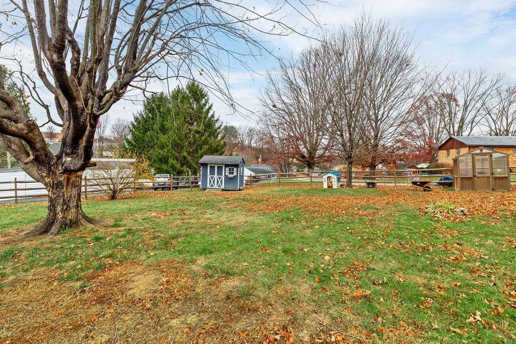 2405 FIFTH ST, STAUNTON, Virginia 24401, 3 Bedrooms Bedrooms, ,1 BathroomBathrooms,Residential,2405 FIFTH ST,671361 MLS # 671361 2405 FIFTH ST, STAUNTON, Virginia 24401, 3 Bedrooms Bedrooms, ,1 BathroomBathrooms,Residential,2405 FIFTH ST,671361 MLS # 671361