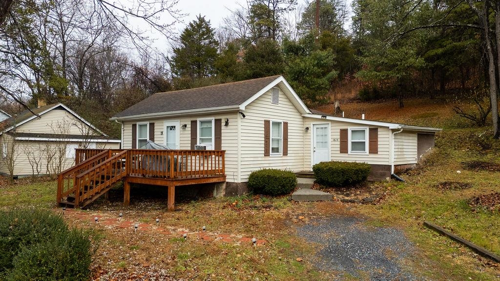 1623 E MAIN ST, WAYNESBORO, Virginia 22980, 2 Bedrooms Bedrooms, ,1 BathroomBathrooms,Residential,1623 E MAIN ST,671738 MLS # 671738 1623 E MAIN ST, WAYNESBORO, Virginia 22980, 2 Bedrooms Bedrooms, ,1 BathroomBathrooms,Residential,1623 E MAIN ST,671738 MLS # 671738