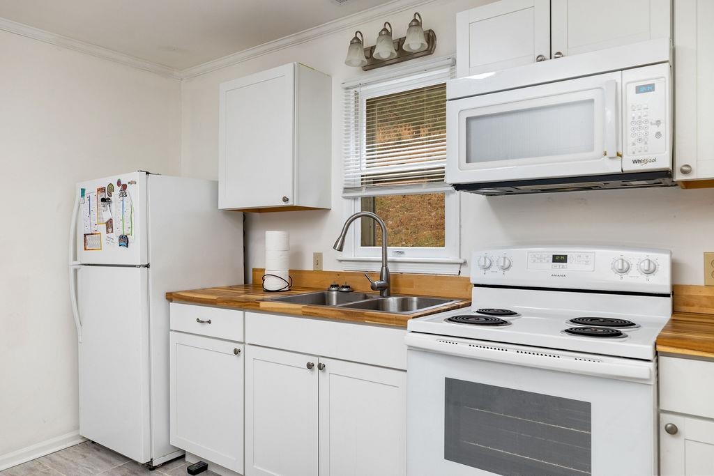 1623 E MAIN ST, WAYNESBORO, Virginia 22980, 2 Bedrooms Bedrooms, ,1 BathroomBathrooms,Residential,1623 E MAIN ST,671738 MLS # 671738 1623 E MAIN ST, WAYNESBORO, Virginia 22980, 2 Bedrooms Bedrooms, ,1 BathroomBathrooms,Residential,1623 E MAIN ST,671738 MLS # 671738