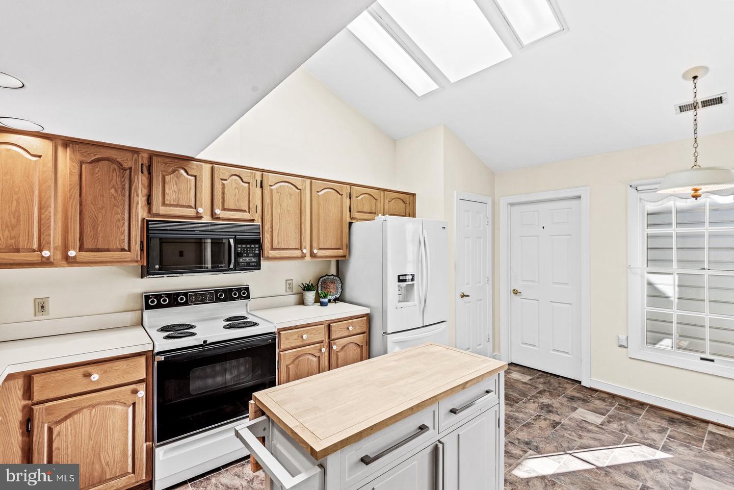 11471 CHARLESTON CT, FREDERICKSBURG, Virginia 22407, 3 Bedrooms Bedrooms, ,3 BathroomsBathrooms,Residential,For sale,11471 CHARLESTON CT,VASP2036146 MLS # VASP2036146