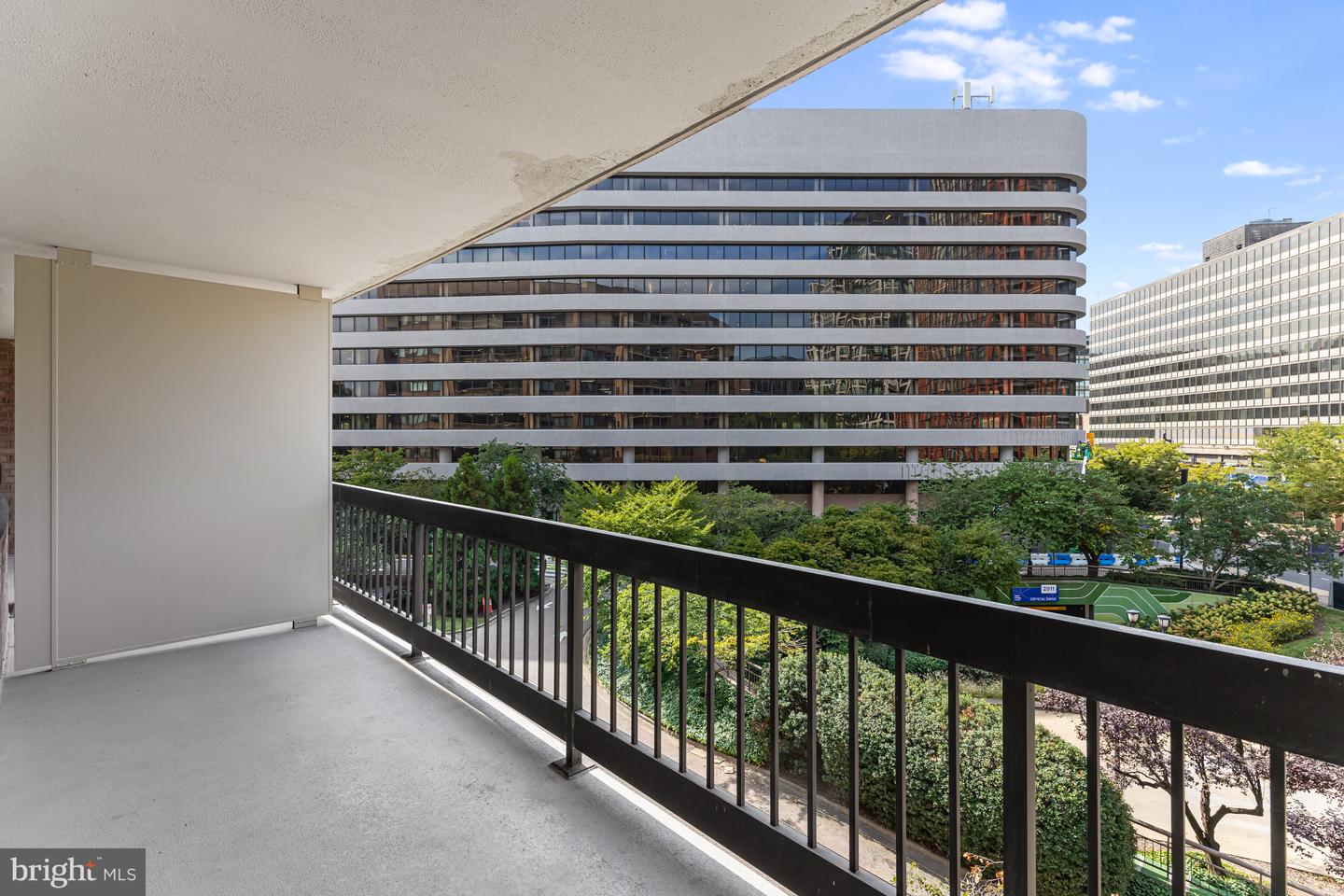 1805 CRYSTAL DR #318S, ARLINGTON, Virginia 22202, 2 Bedrooms Bedrooms, ,2 BathroomsBathrooms,Residential,For sale,1805 CRYSTAL DR #318S,VAAR2063514 MLS # VAAR2063514