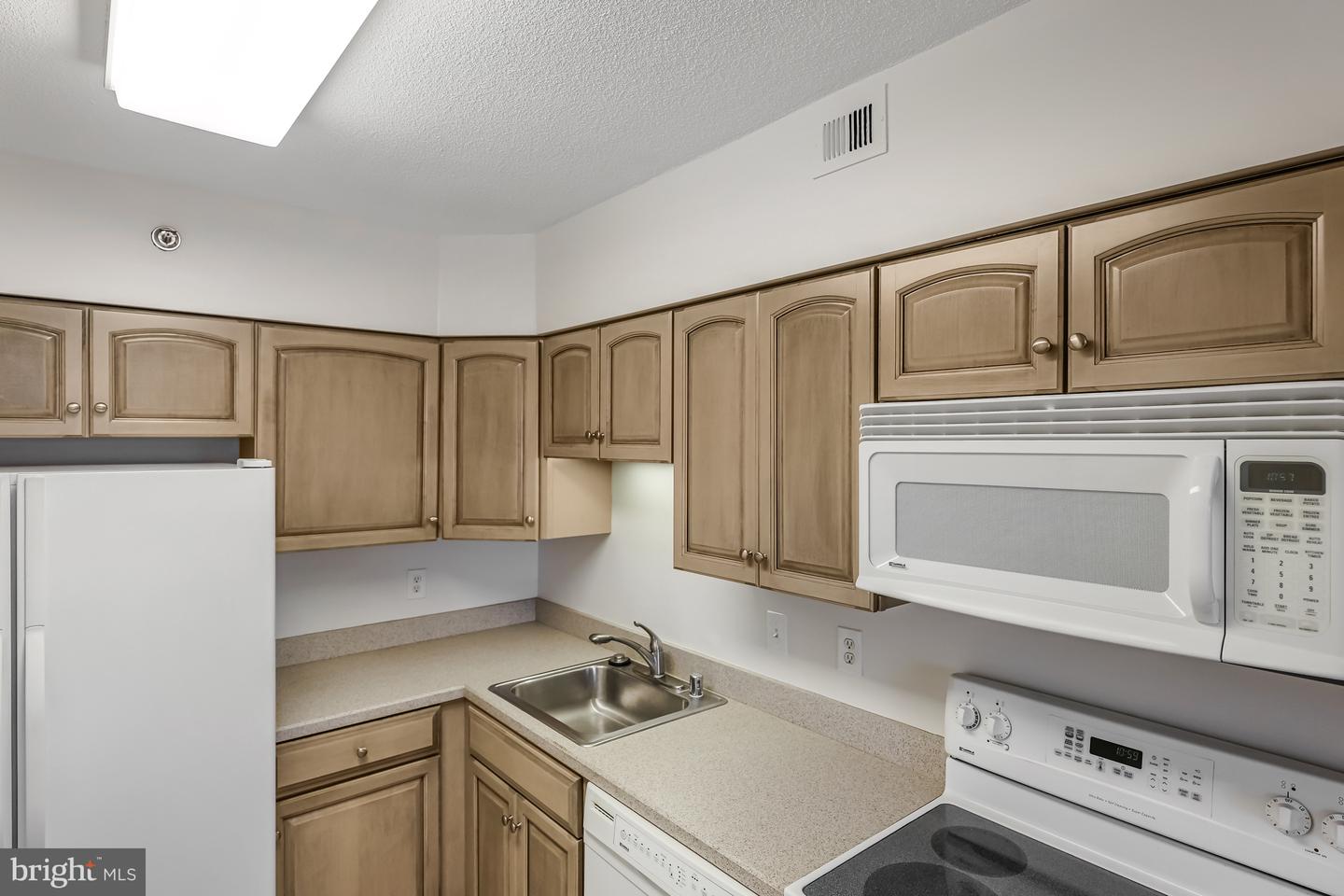 1805 CRYSTAL DR #318S, ARLINGTON, Virginia 22202, 2 Bedrooms Bedrooms, ,2 BathroomsBathrooms,Residential,For sale,1805 CRYSTAL DR #318S,VAAR2063514 MLS # VAAR2063514