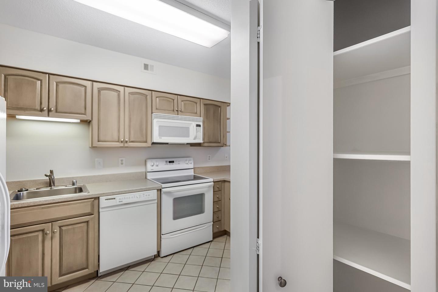 1805 CRYSTAL DR #318S, ARLINGTON, Virginia 22202, 2 Bedrooms Bedrooms, ,2 BathroomsBathrooms,Residential,For sale,1805 CRYSTAL DR #318S,VAAR2063514 MLS # VAAR2063514