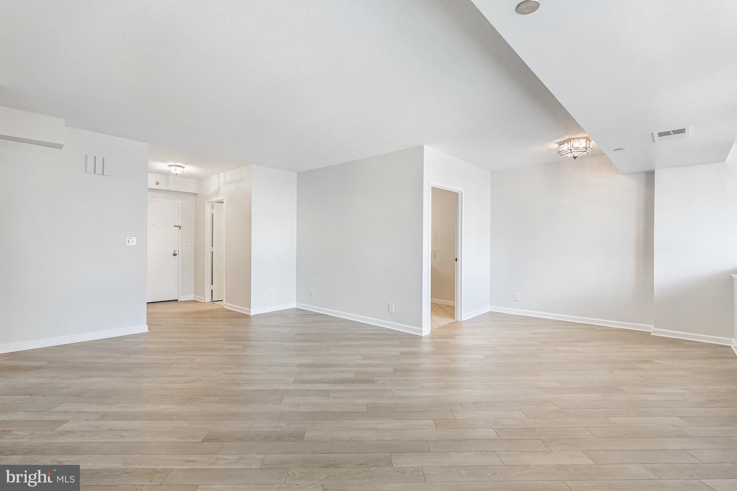 1805 CRYSTAL DR #318S, ARLINGTON, Virginia 22202, 2 Bedrooms Bedrooms, ,2 BathroomsBathrooms,Residential,For sale,1805 CRYSTAL DR #318S,VAAR2063514 MLS # VAAR2063514