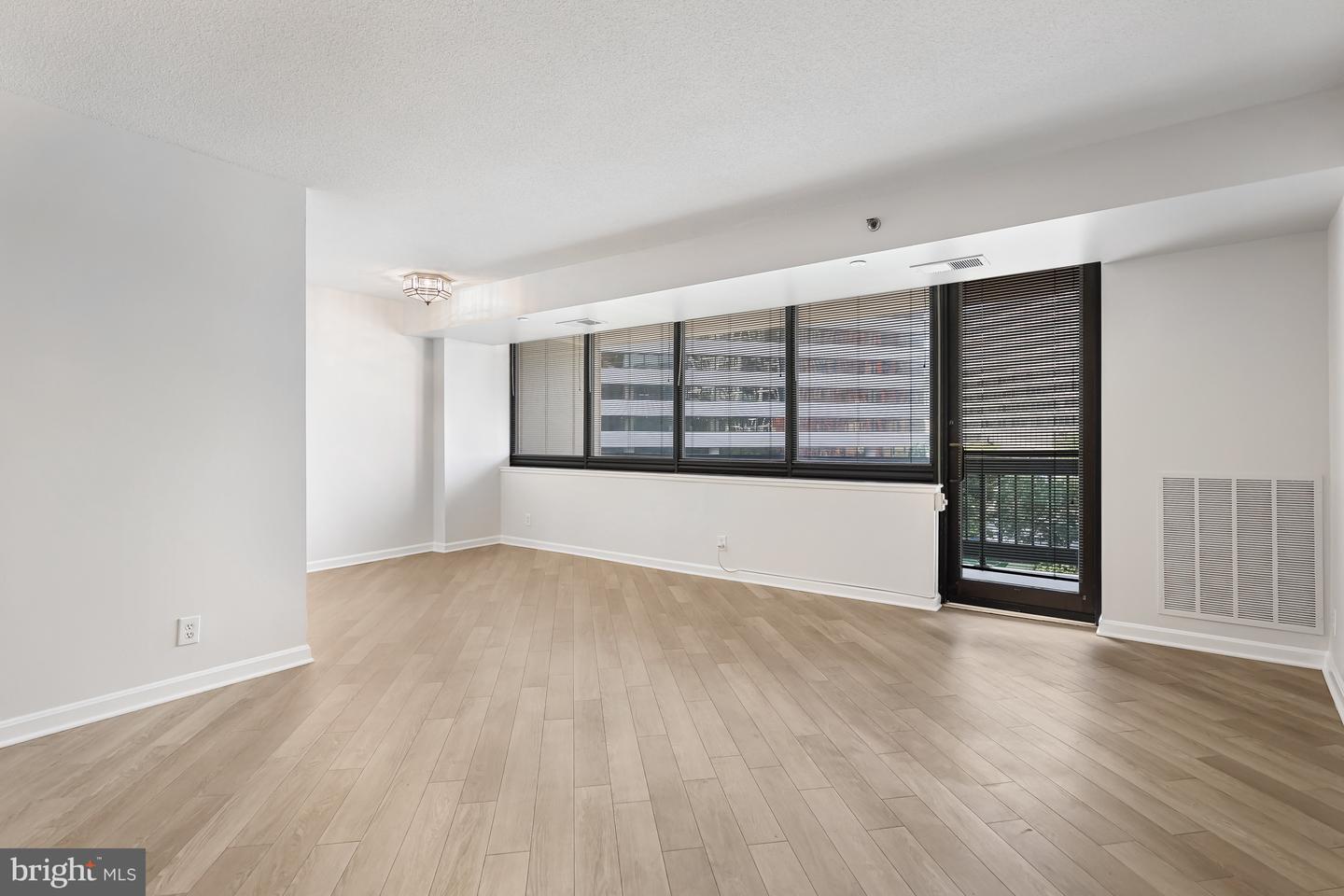 1805 CRYSTAL DR #318S, ARLINGTON, Virginia 22202, 2 Bedrooms Bedrooms, ,2 BathroomsBathrooms,Residential,For sale,1805 CRYSTAL DR #318S,VAAR2063514 MLS # VAAR2063514