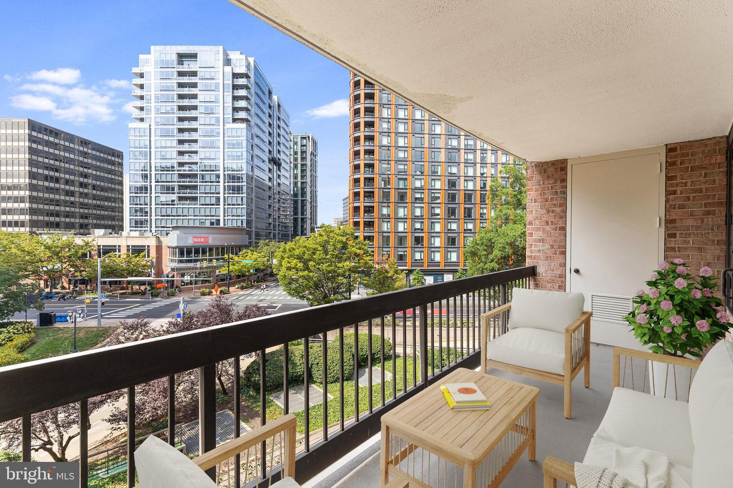 1805 CRYSTAL DR #318S, ARLINGTON, Virginia 22202, 2 Bedrooms Bedrooms, ,2 BathroomsBathrooms,Residential,For sale,1805 CRYSTAL DR #318S,VAAR2063514 MLS # VAAR2063514