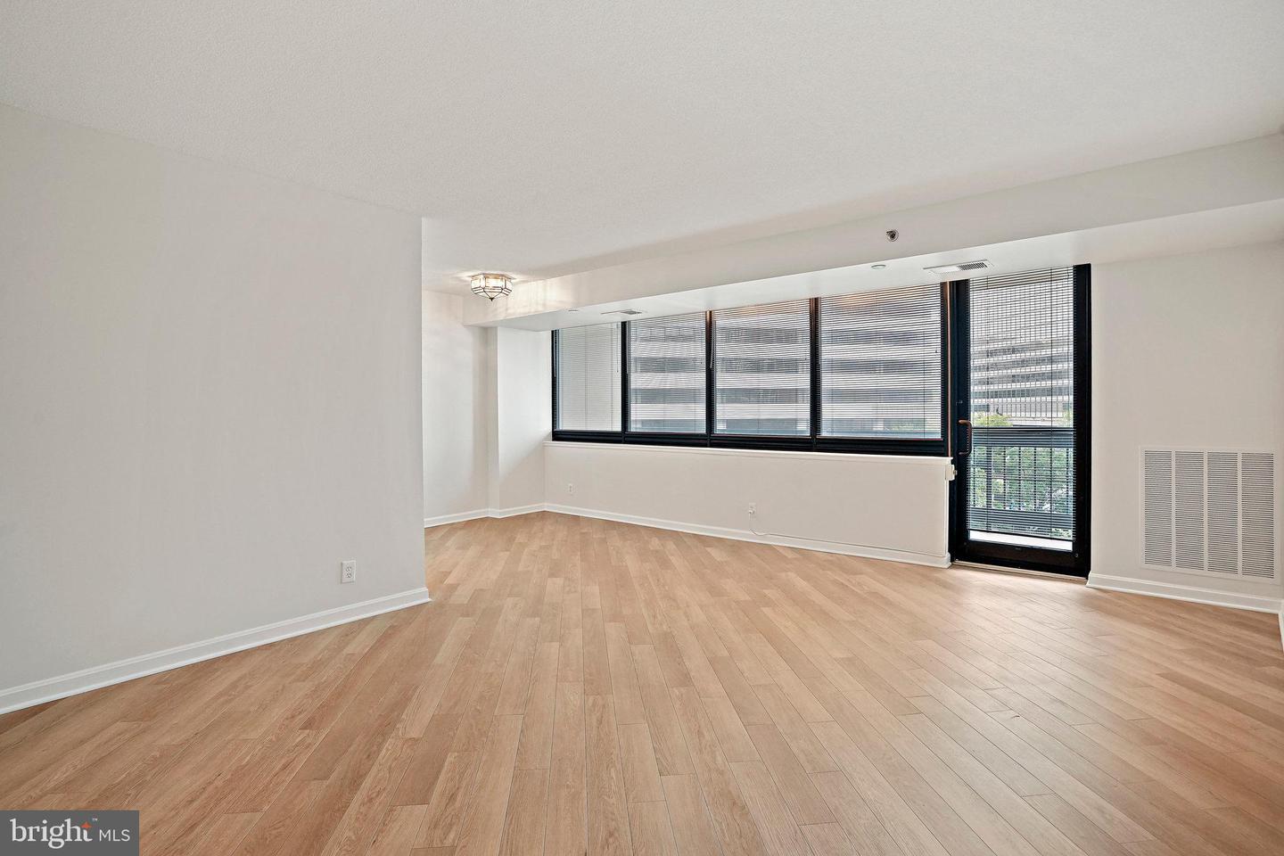 1805 CRYSTAL DR #318S, ARLINGTON, Virginia 22202, 2 Bedrooms Bedrooms, ,2 BathroomsBathrooms,Residential,For sale,1805 CRYSTAL DR #318S,VAAR2063514 MLS # VAAR2063514