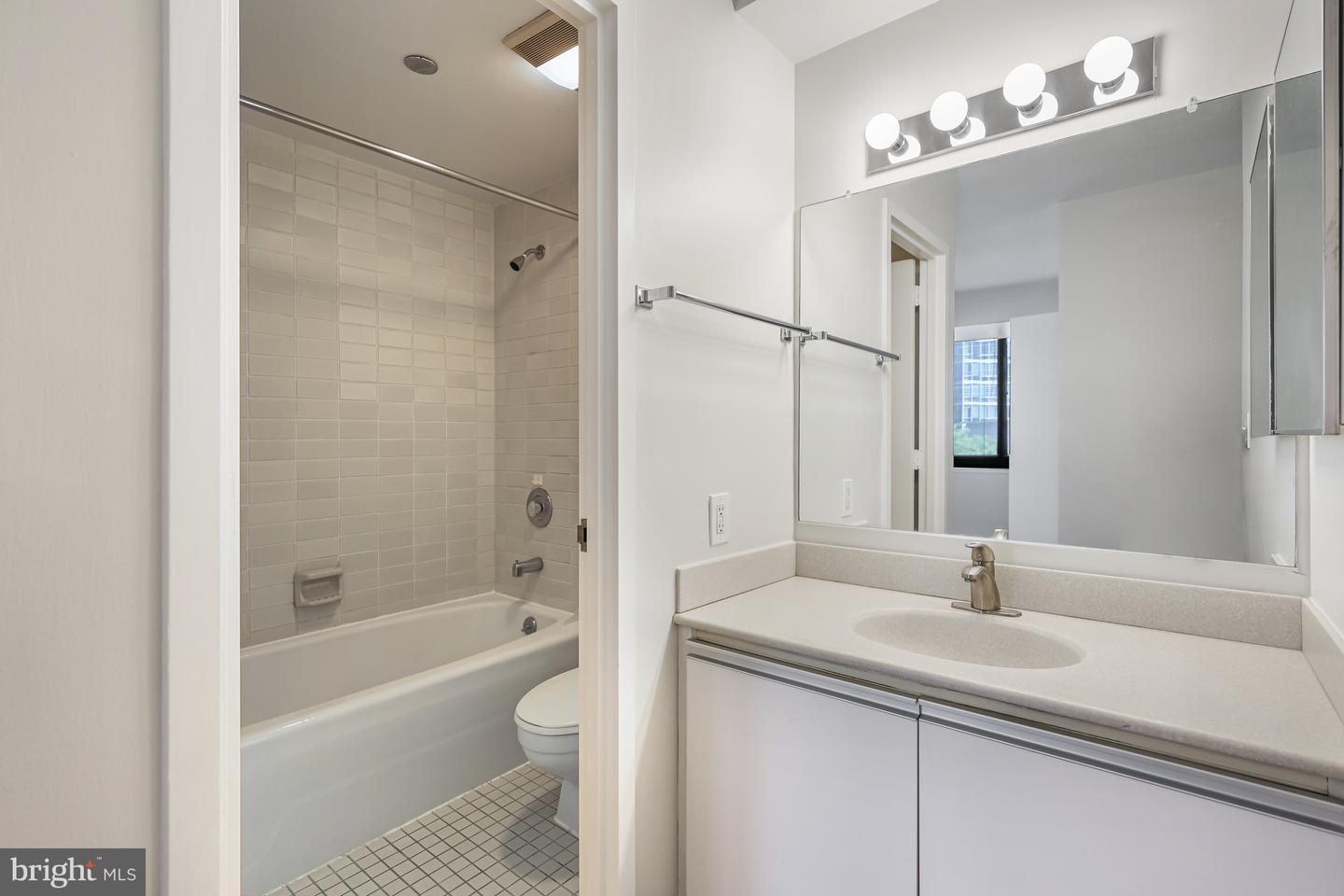 1805 CRYSTAL DR #318S, ARLINGTON, Virginia 22202, 2 Bedrooms Bedrooms, ,2 BathroomsBathrooms,Residential,For sale,1805 CRYSTAL DR #318S,VAAR2063514 MLS # VAAR2063514