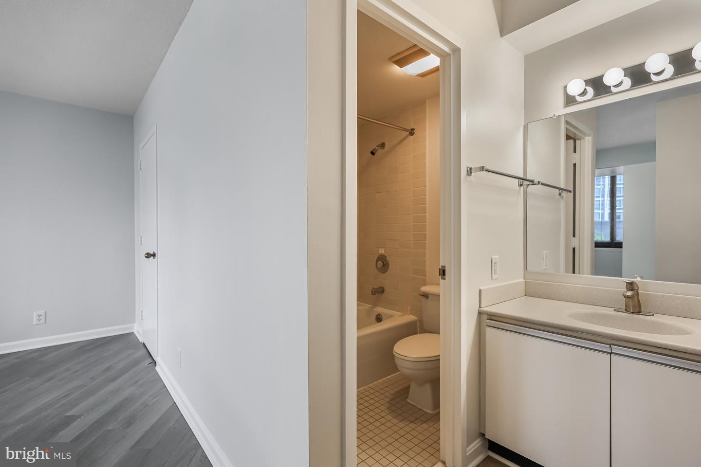 1805 CRYSTAL DR #318S, ARLINGTON, Virginia 22202, 2 Bedrooms Bedrooms, ,2 BathroomsBathrooms,Residential,For sale,1805 CRYSTAL DR #318S,VAAR2063514 MLS # VAAR2063514