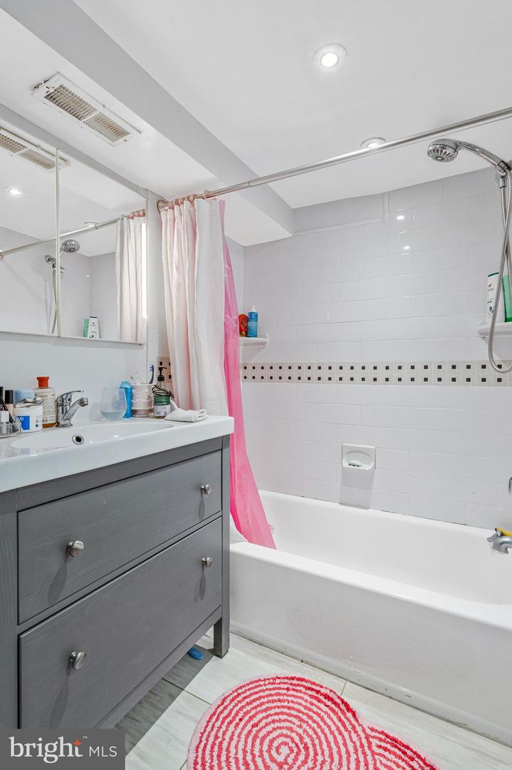 506 7TH ST NE, WASHINGTON, District Of Columbia 20002, 4 Bedrooms Bedrooms, ,2 BathroomsBathrooms,Residential,For sale,506 7TH ST NE,DCDC2229138 MLS # DCDC2229138