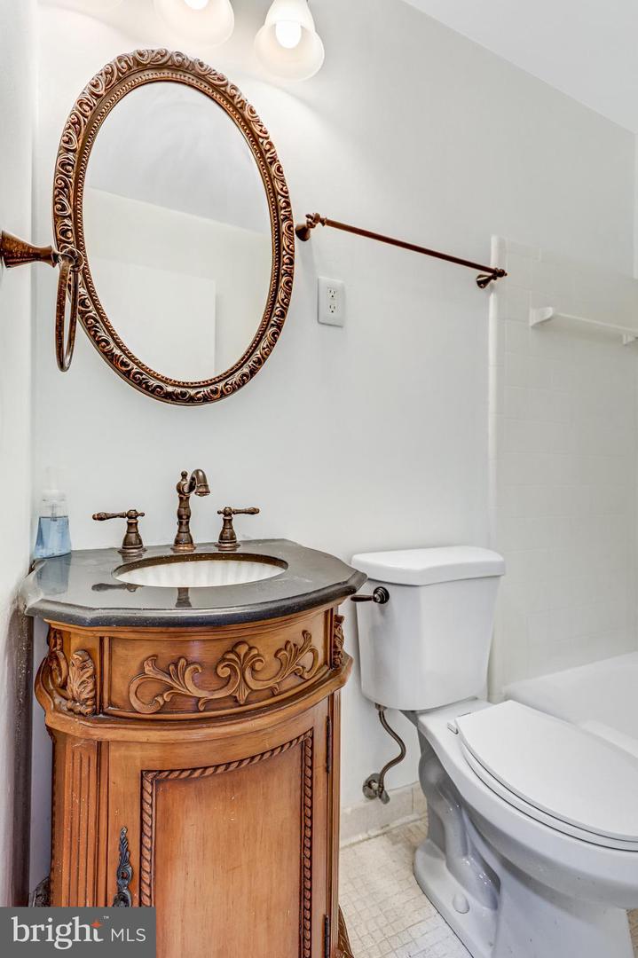 6408 MARYVIEW ST, ALEXANDRIA, Virginia 22310, 4 Bedrooms Bedrooms, ,3 BathroomsBathrooms,Residential,For sale,6408 MARYVIEW ST,VAFX2276798 MLS # VAFX2276798