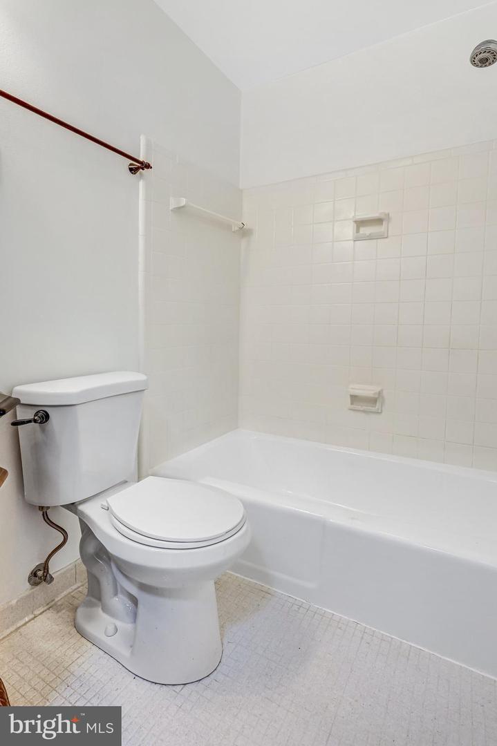 6408 MARYVIEW ST, ALEXANDRIA, Virginia 22310, 4 Bedrooms Bedrooms, ,3 BathroomsBathrooms,Residential,For sale,6408 MARYVIEW ST,VAFX2276798 MLS # VAFX2276798