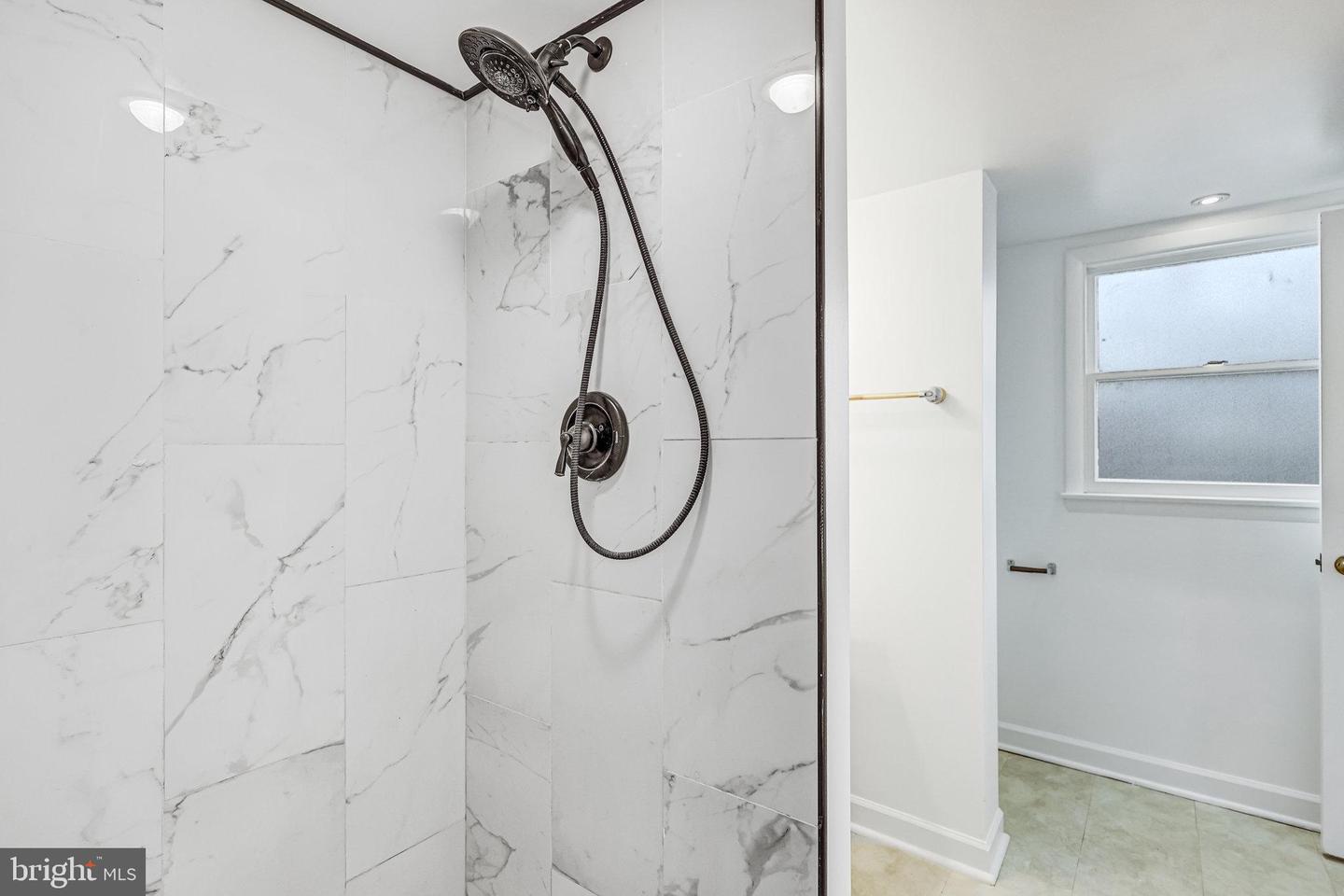 6408 MARYVIEW ST, ALEXANDRIA, Virginia 22310, 4 Bedrooms Bedrooms, ,3 BathroomsBathrooms,Residential,For sale,6408 MARYVIEW ST,VAFX2276798 MLS # VAFX2276798