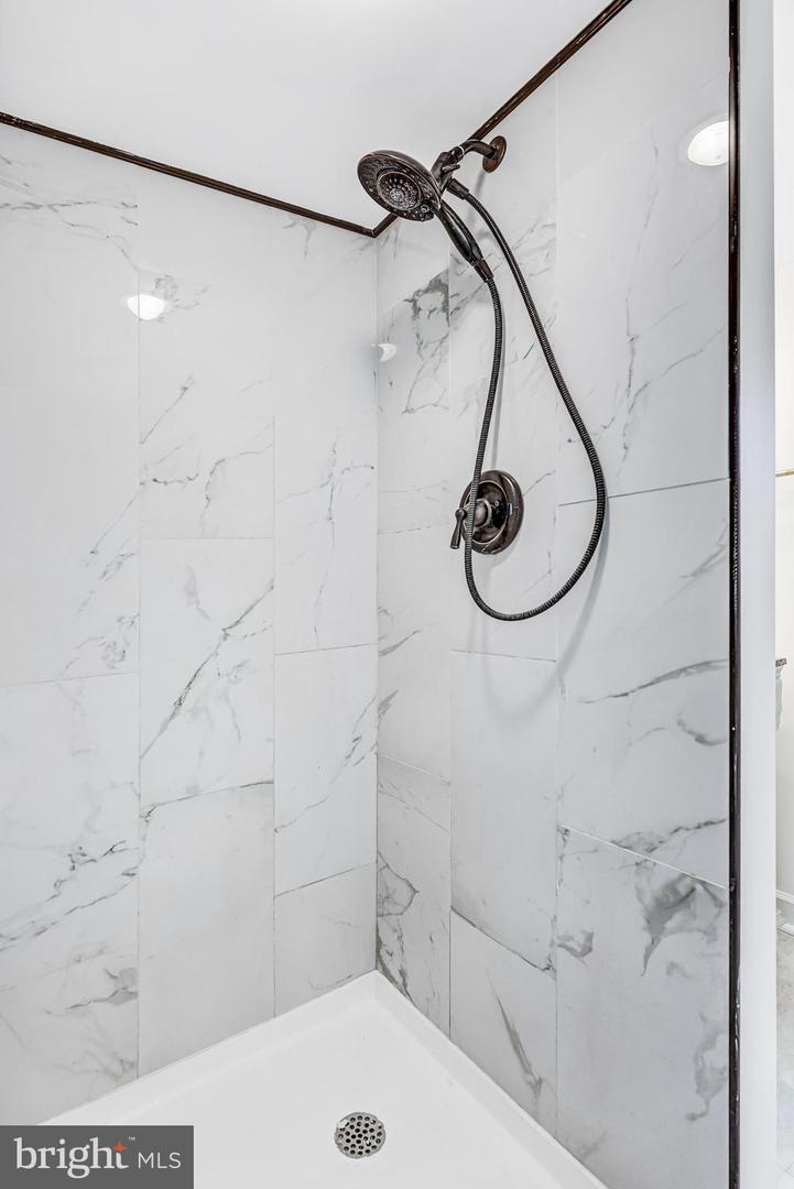 6408 MARYVIEW ST, ALEXANDRIA, Virginia 22310, 4 Bedrooms Bedrooms, ,3 BathroomsBathrooms,Residential,For sale,6408 MARYVIEW ST,VAFX2276798 MLS # VAFX2276798