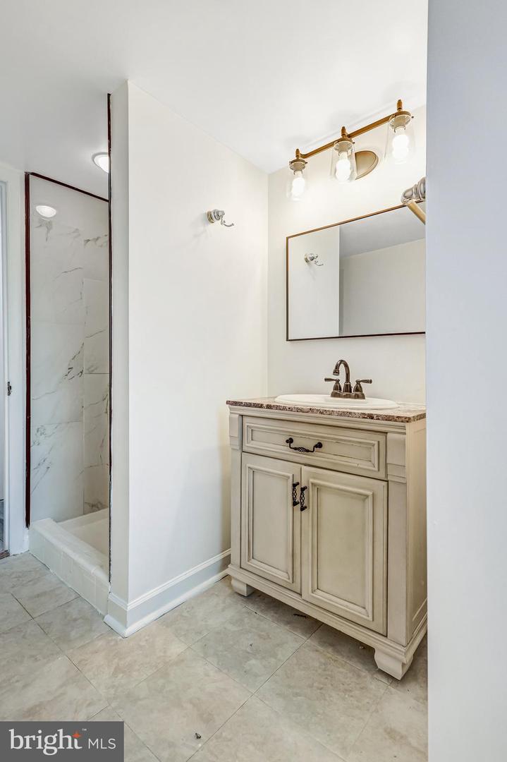 6408 MARYVIEW ST, ALEXANDRIA, Virginia 22310, 4 Bedrooms Bedrooms, ,3 BathroomsBathrooms,Residential,For sale,6408 MARYVIEW ST,VAFX2276798 MLS # VAFX2276798